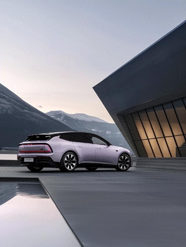 純電動新能源車推薦:奧迪AUDI E5 Sportback的美學與科技交響