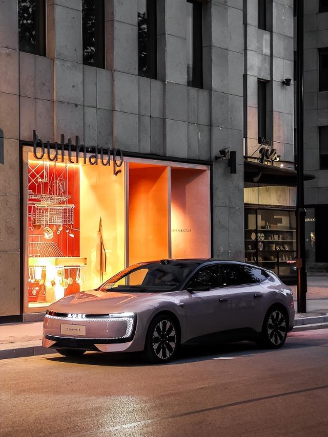 純電動新能源車推薦:奧迪AUDI E5 Sportback的美學與科技交響